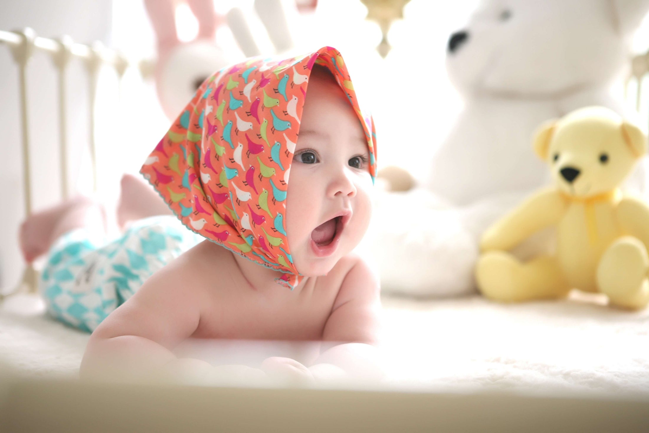Einige Merkmale, die Sie bei der Auswahl von Spielzeug für Ihre 3 Monate alten Babys berücksichtigen sollten