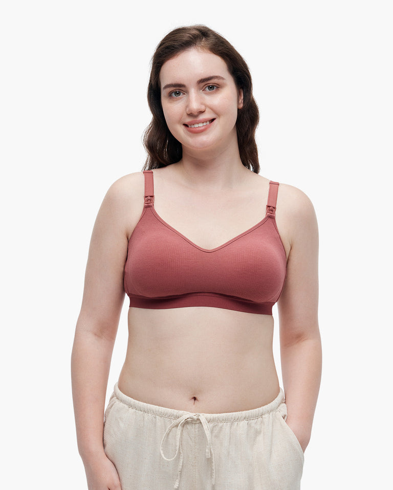 Translation missing: de.Momcozy Tencel™ Pump-BH in Terrakotta, nahtlos, Vorderansicht am Model